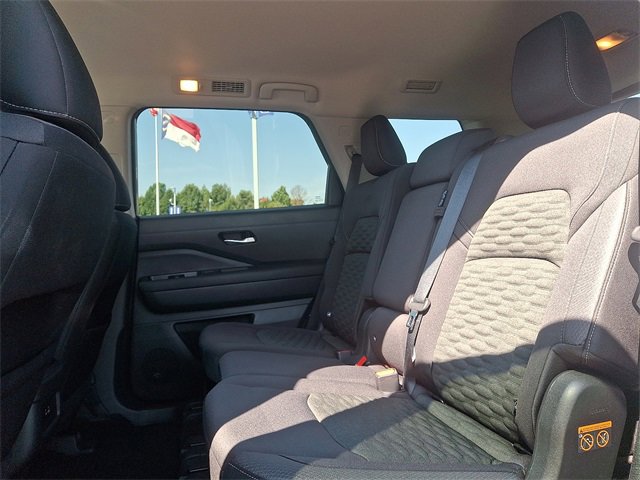 Used 2022 Nissan Pathfinder SV image 10