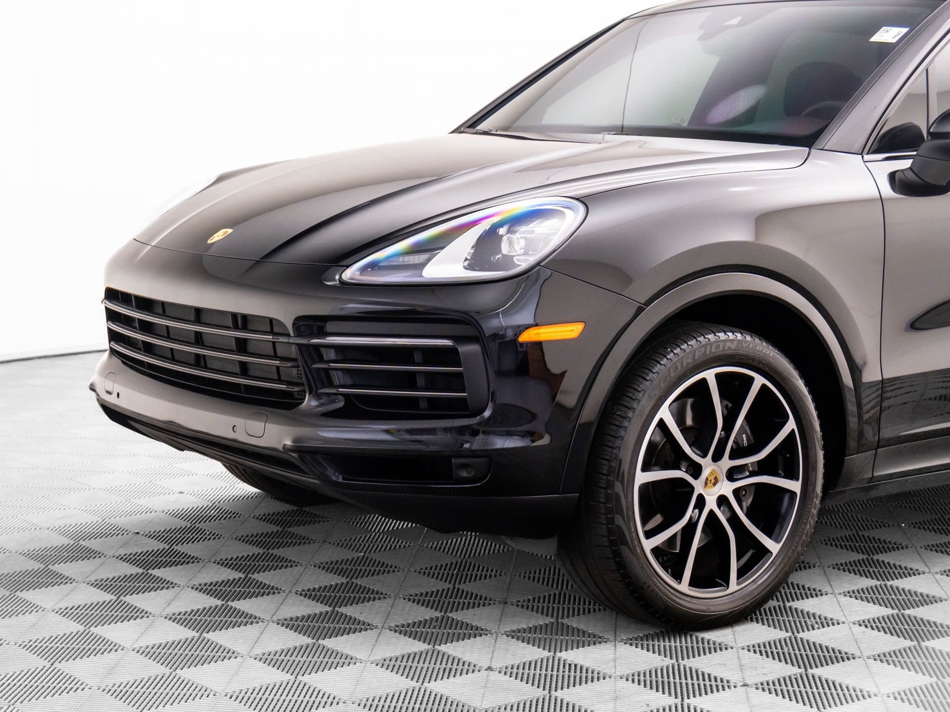 Certified 2023 Porsche Cayenne Platinum Edition image 37