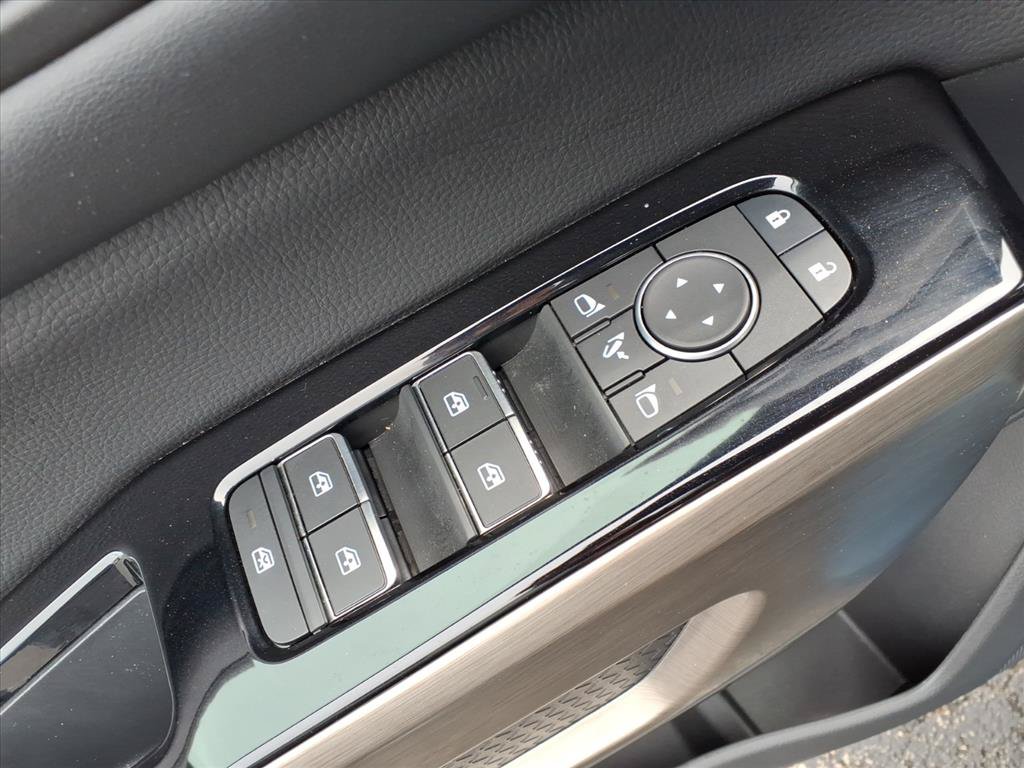 Used 2025 Nissan Pathfinder Platinum w/ Cargo Package AWD/4WD image 17