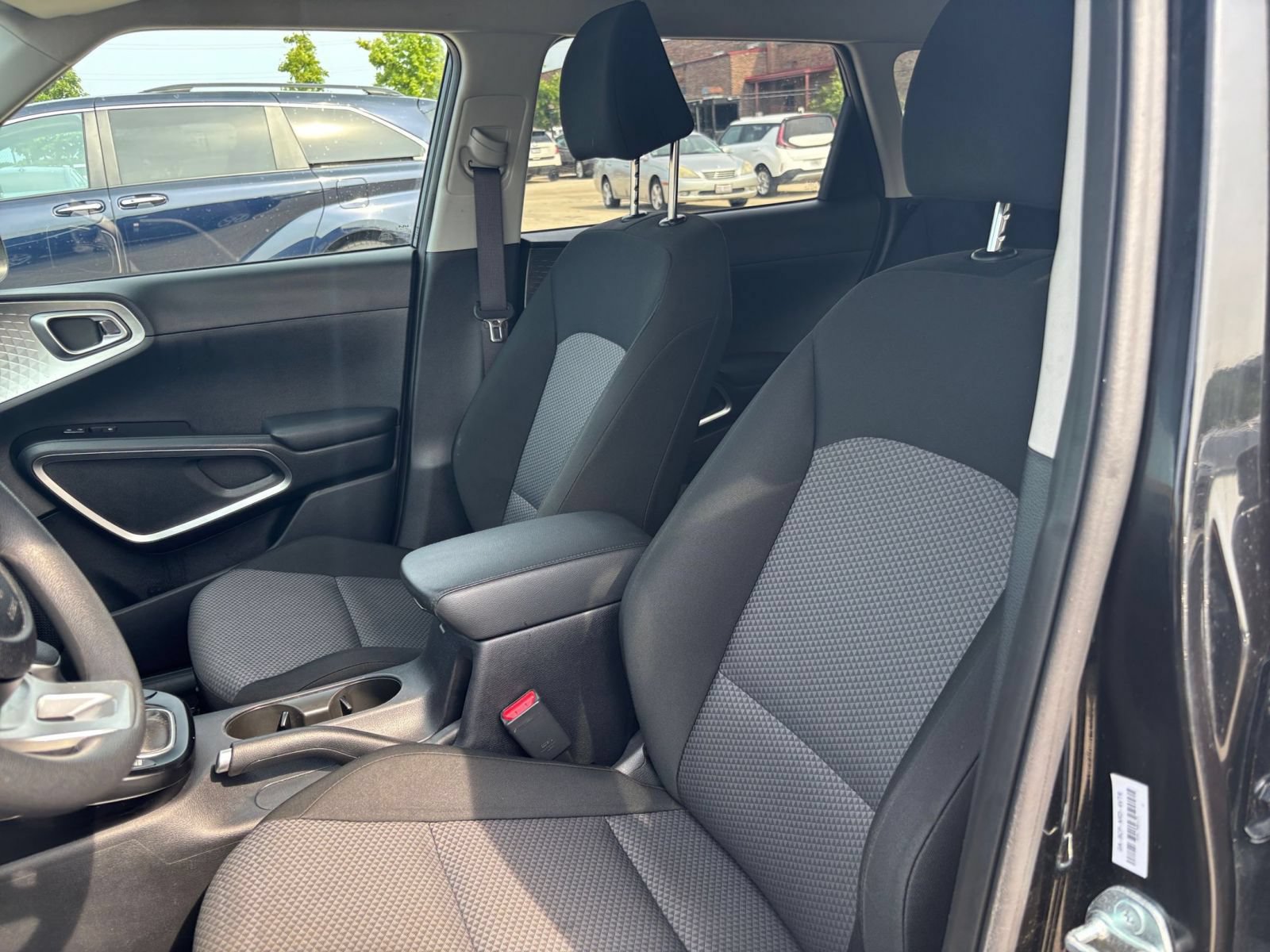 Used 2025 Kia Soul LX w/ LX Technology Package FWD image 33