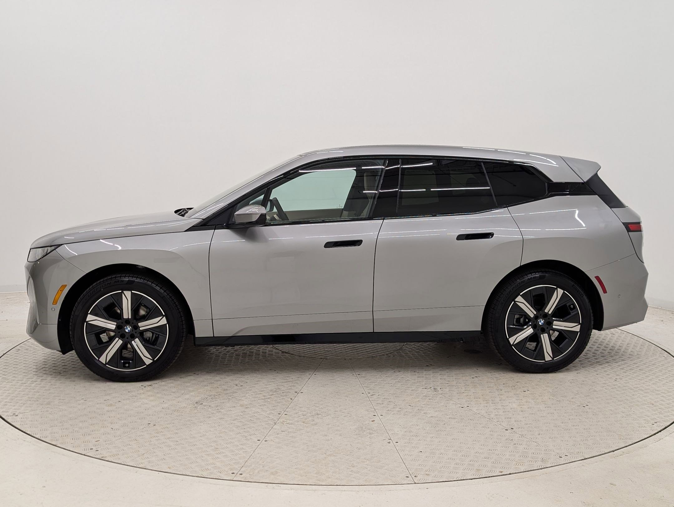 New 2026 BMW iX xDrive60 image 2