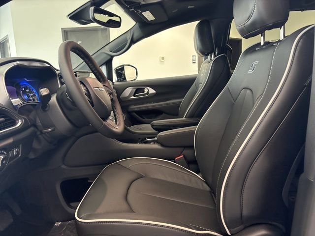 New 2026 Chrysler Pacifica Limited w/ S Appearance Package image 15