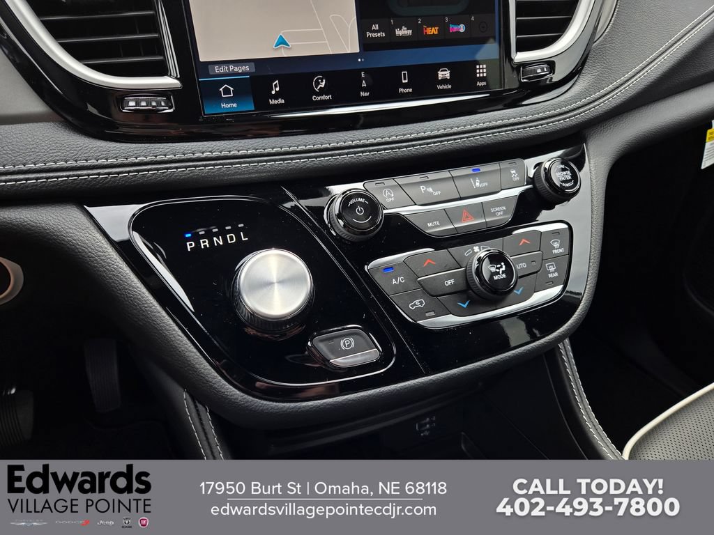New 2027 Chrysler Pacifica Limited AWD/4WD image 24