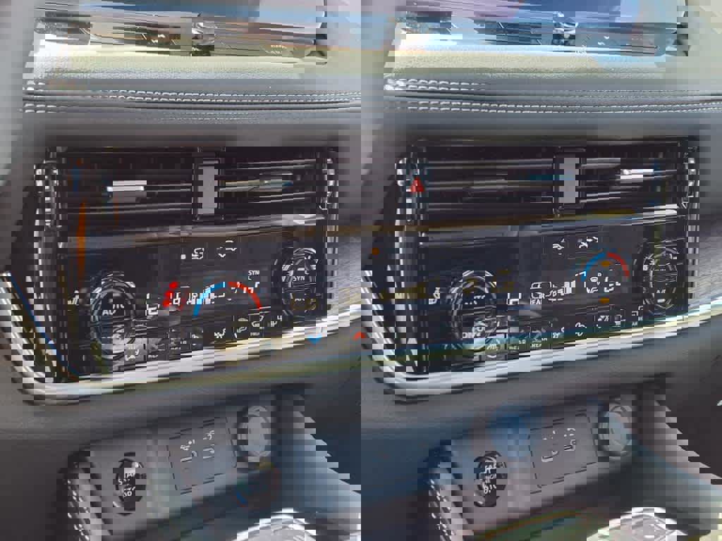 New 2025 Nissan Rogue Platinum w/ Tech Package image 42