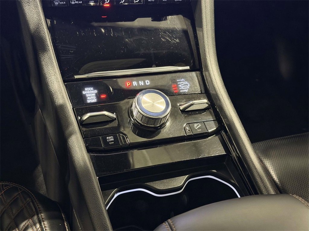 Certified 2022 Jeep Grand Cherokee Summit w/ Luxury Tech Group V image 18