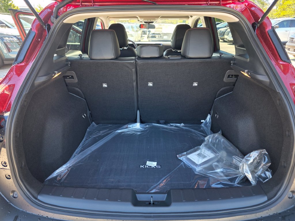 New 2027 Nissan Kicks SR w/ SR Premium Package FWD image 14