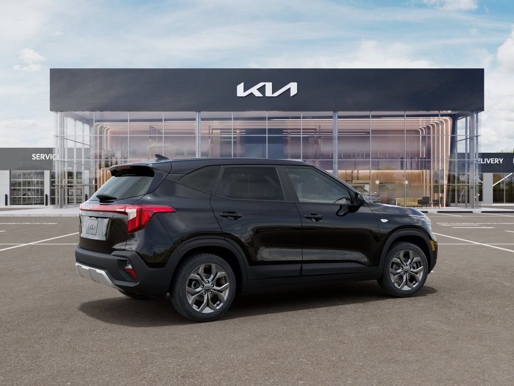 New 2026 Kia Seltos LX FWD image 4