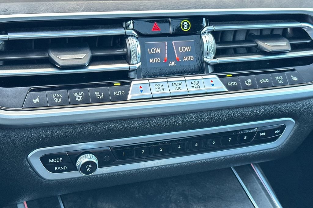 Used 2022 BMW X7 xDrive40i w/ M Sport Package image 24