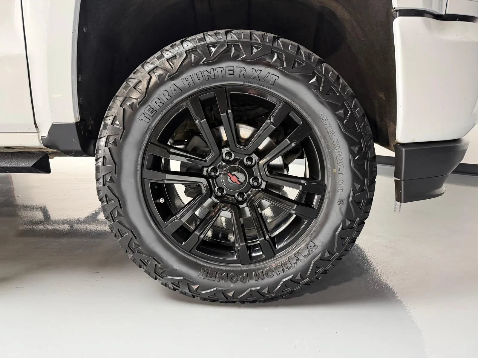 Used 2018 Chevrolet Silverado 1500 Custom w/ Custom Value Package RWD image 9