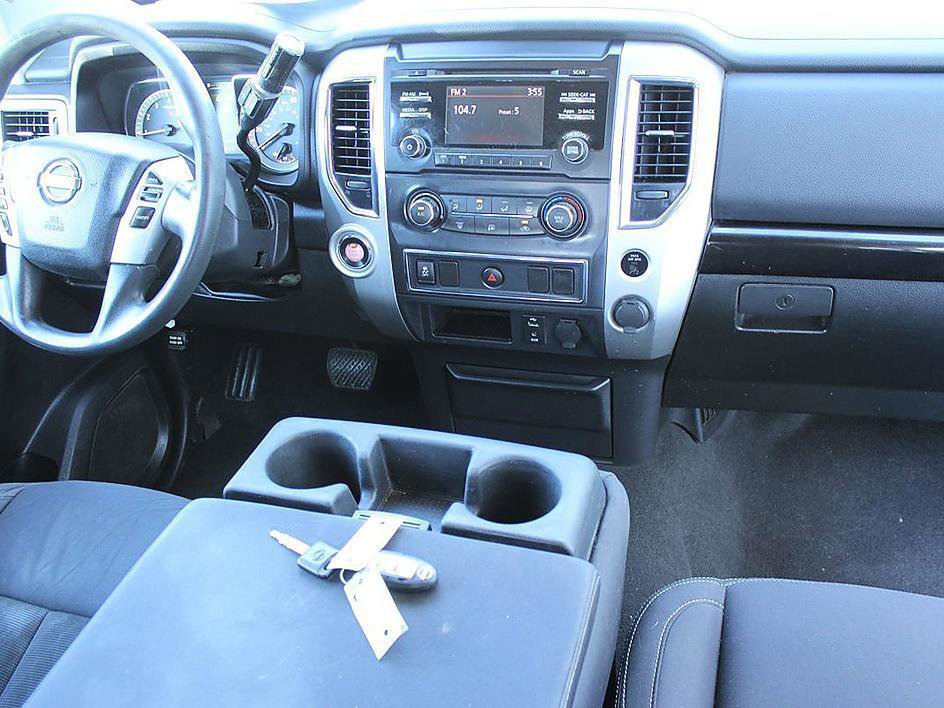 Used 2017 Nissan Titan SV image 21