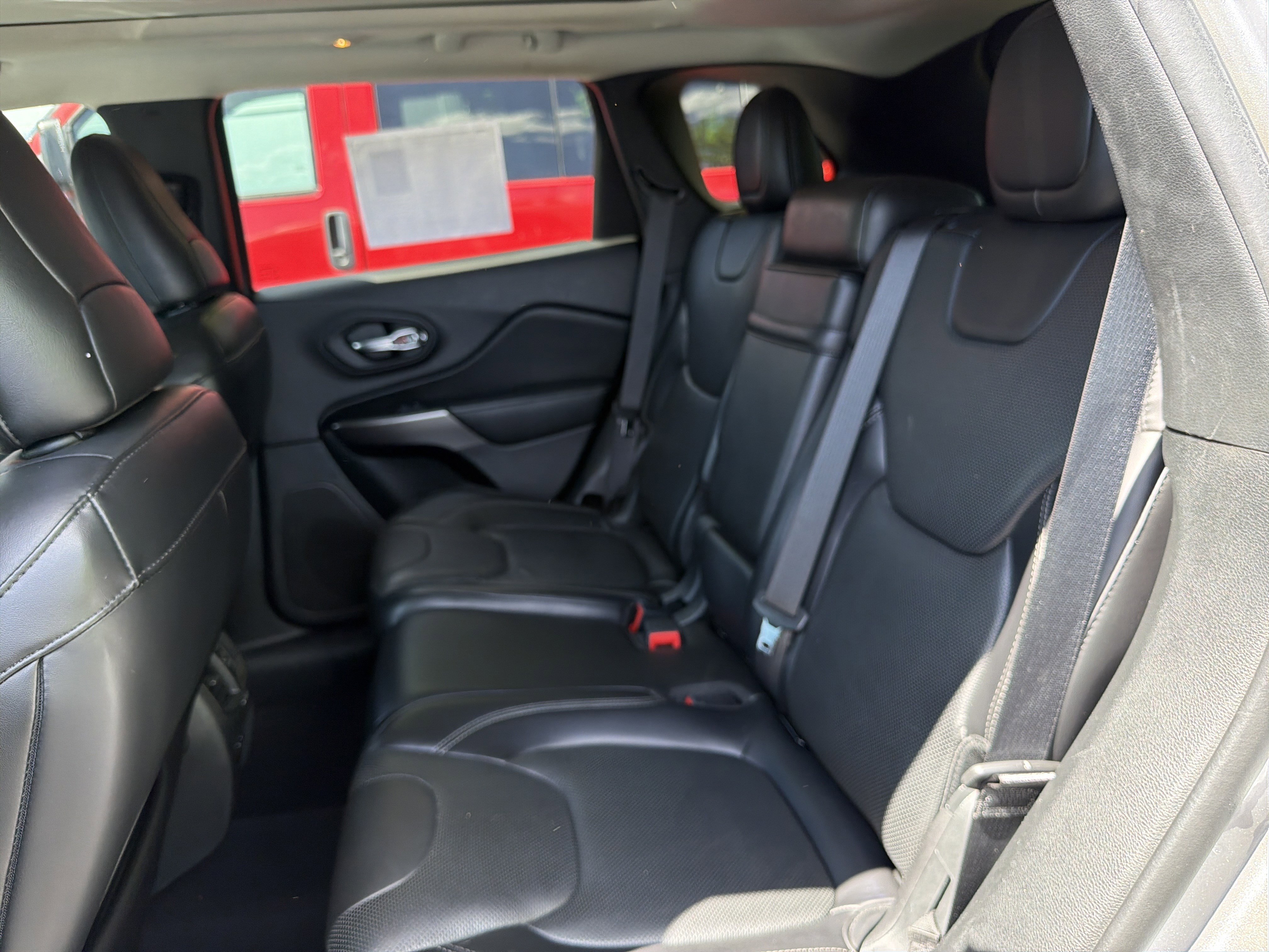 Certified 2019 Jeep Cherokee Limited w/ Luxury Group AWD/4WD image 11