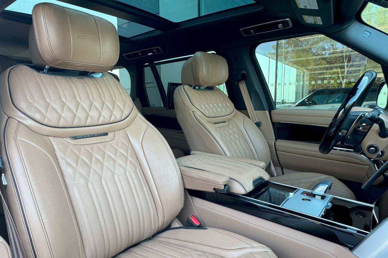 Used 2024 Land Rover Range Rover Long Wheelbase Autobiography AWD/4WD image 3
