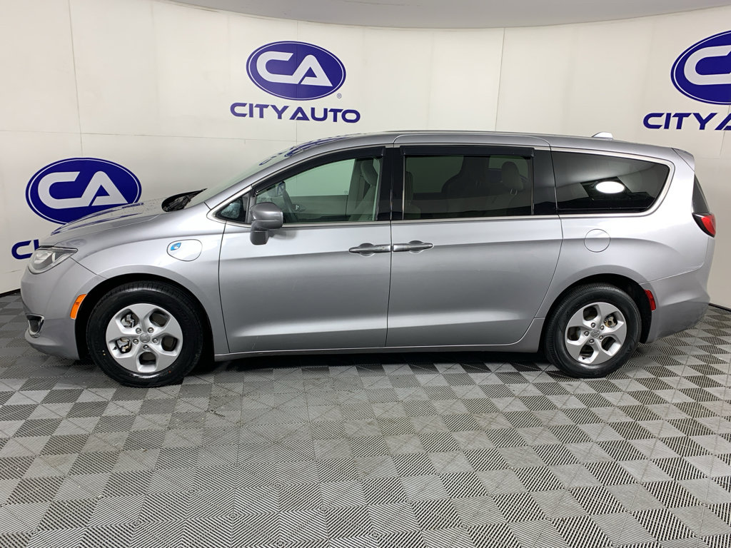 Used 2018 Chrysler Pacifica Touring Plus FWD image 6