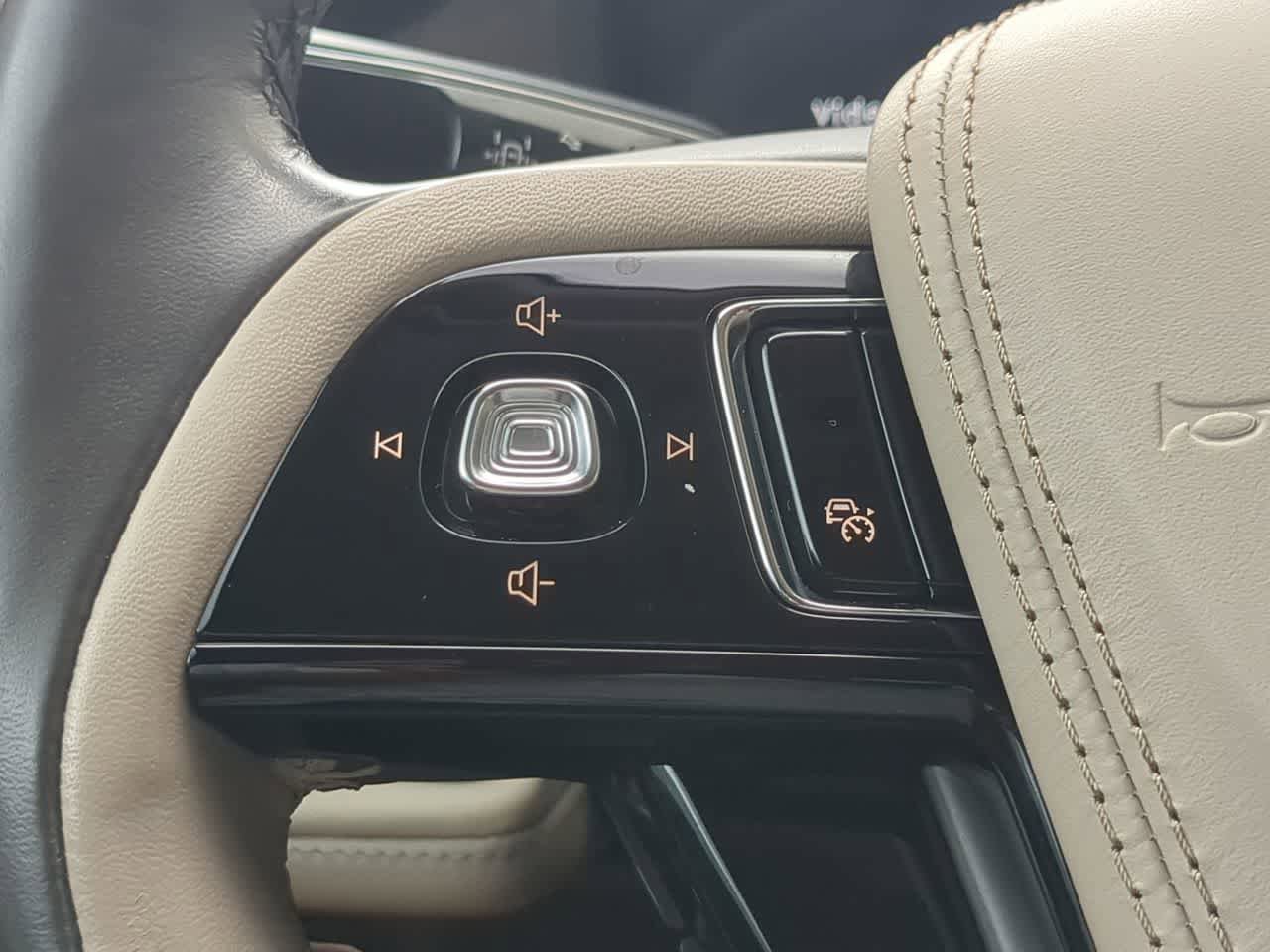 Used 2023 Lincoln Aviator Reserve w/ Equipment Group 201A RWD image 25