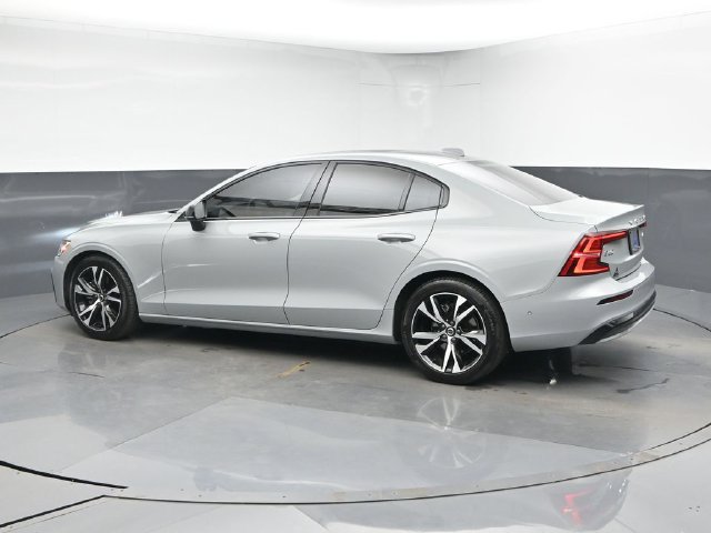 Used 2025 Volvo S60 B5 Plus FWD image 6