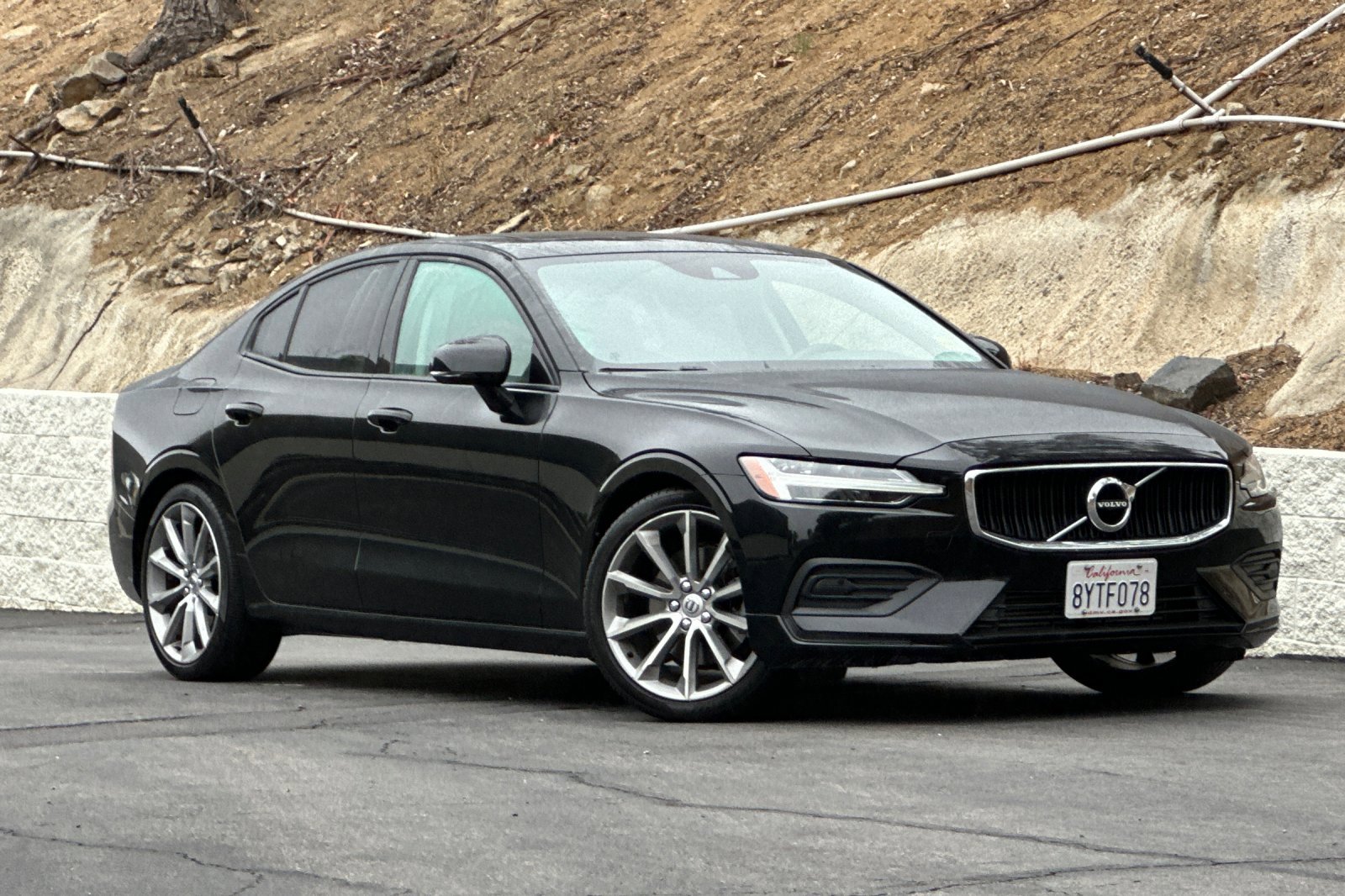 Used 2019 Volvo S60 T5 Momentum w/ Premium Package FWD image 2
