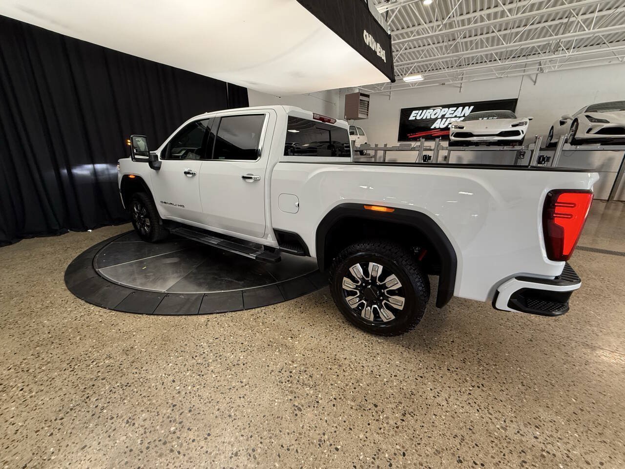 Used 2026 GMC Sierra 2500 Denali w/ Denali Reserve Package AWD/4WD image 4