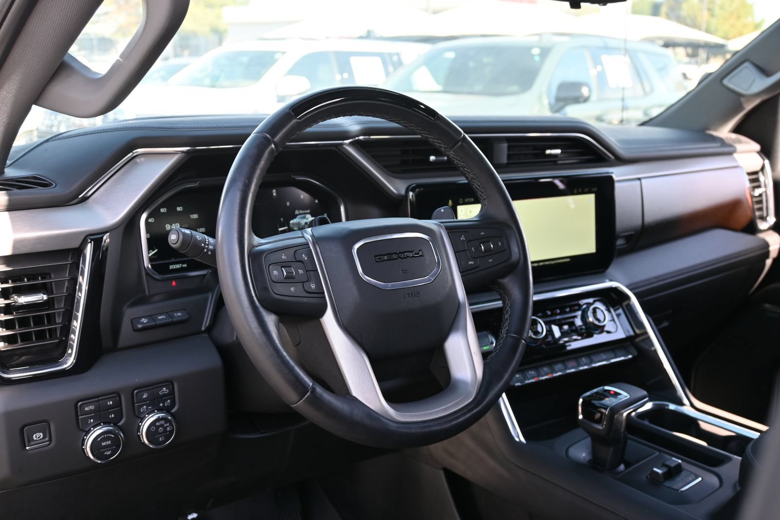 Used 2025 GMC Sierra 1500 Denali AWD/4WD image 17