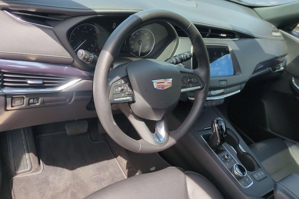 Certified 2023 Cadillac XT4 Luxury w/ Cold Weather Package image 6