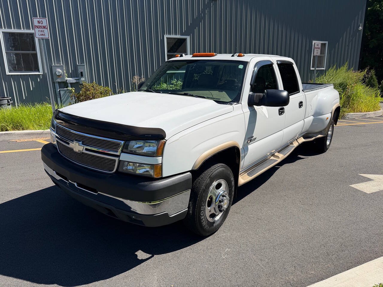 Used 2005 Chevrolet Silverado 3500 LT w/ Heavy-Duty Power Package RWD image 2