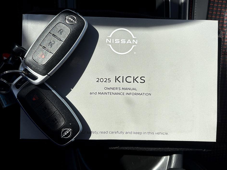 Used 2025 Nissan Kicks SR w/ Illumination Package image 28