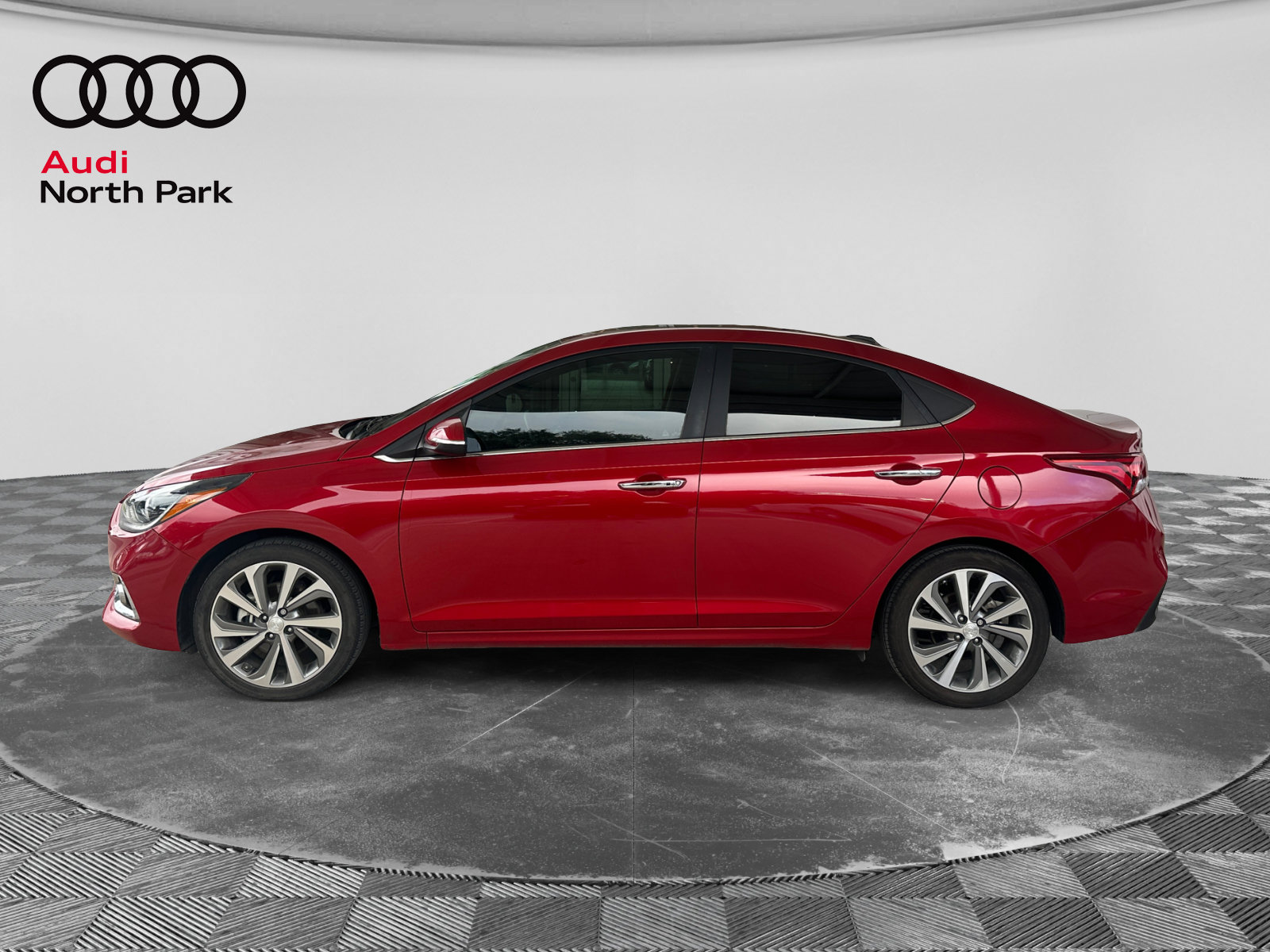 Used 2022 Hyundai Accent Limited FWD image 2