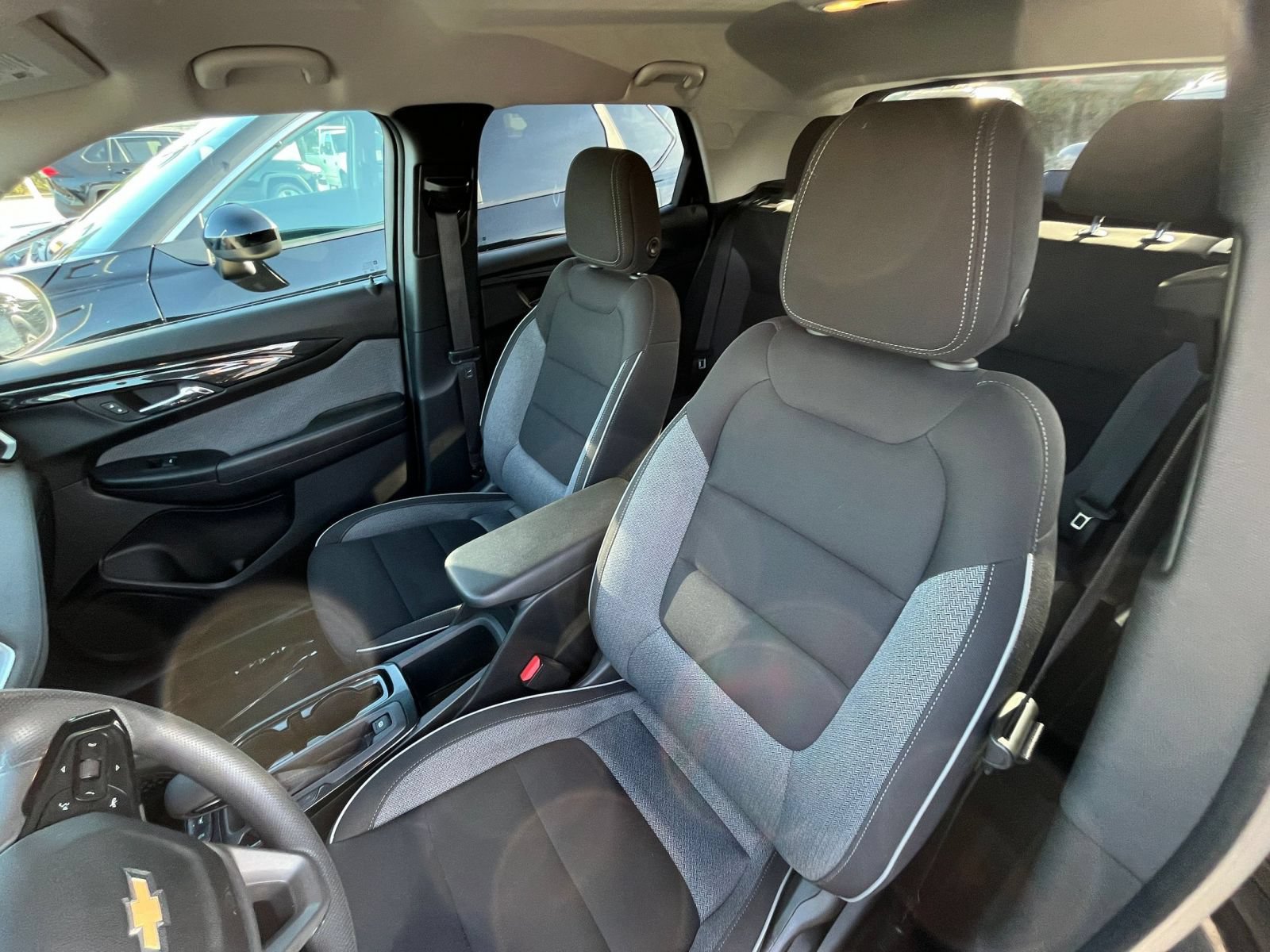 Used 2025 Chevrolet TrailBlazer LT FWD image 37