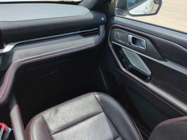 Used 2025 Ford Explorer Platinum RWD image 21