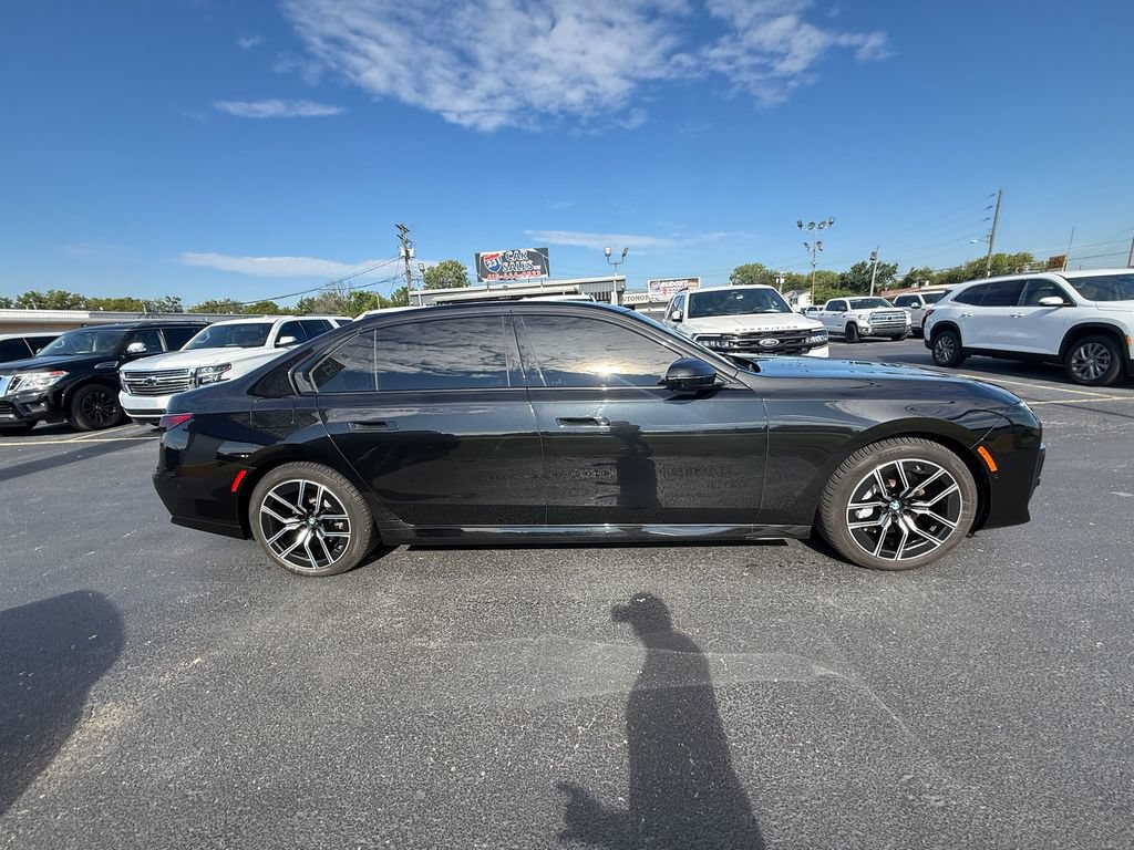 Used 2025 BMW 740i xDrive AWD/4WD image 2