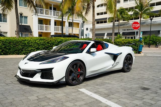 Used 2024 Chevrolet Corvette Z06 w/ Z07 Performance Package RWD image 9