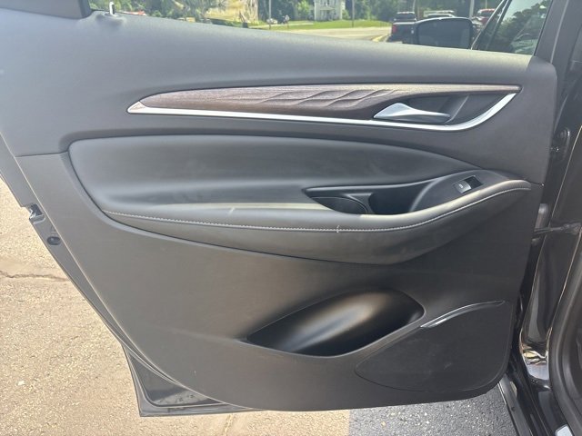 Used 2023 Buick Enclave Avenir image 15