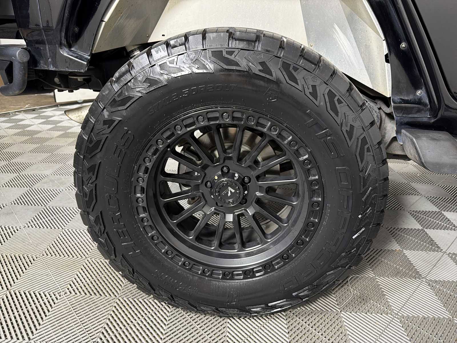 Used 2022 Jeep Wrangler Unlimited Sahara w/ Cold Weather Group image 18