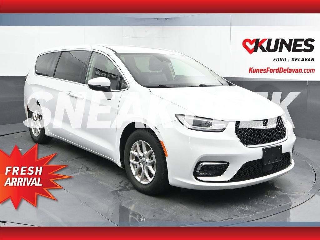 Used 2023 Chrysler Pacifica Touring-L
