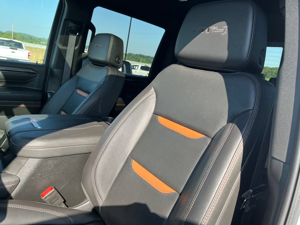 Used 2025 GMC Sierra 2500 AT4 w/ AT4 Premium Plus Package AWD/4WD image 11