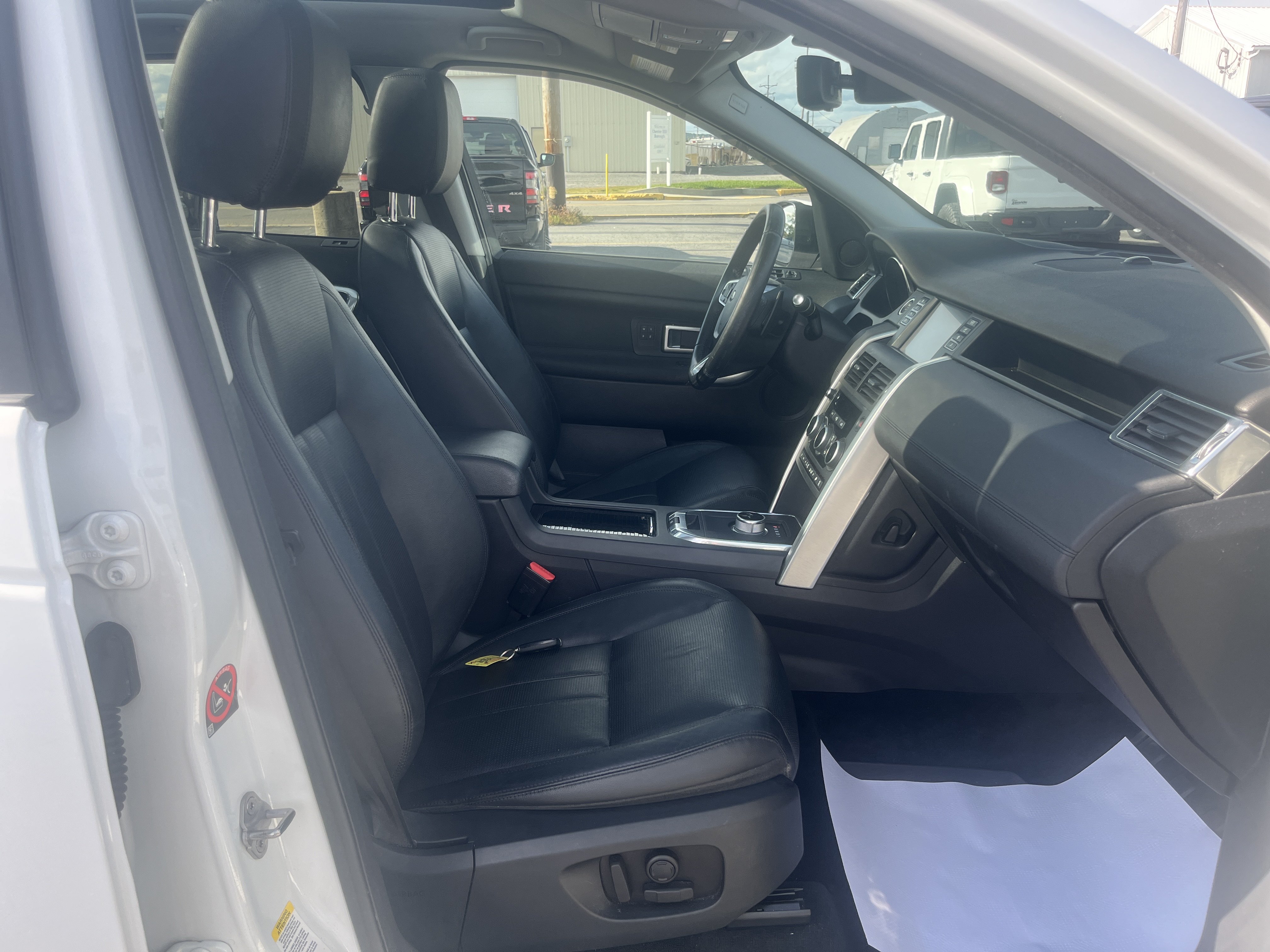 Used 2016 Land Rover Discovery Sport HSE AWD/4WD image 8