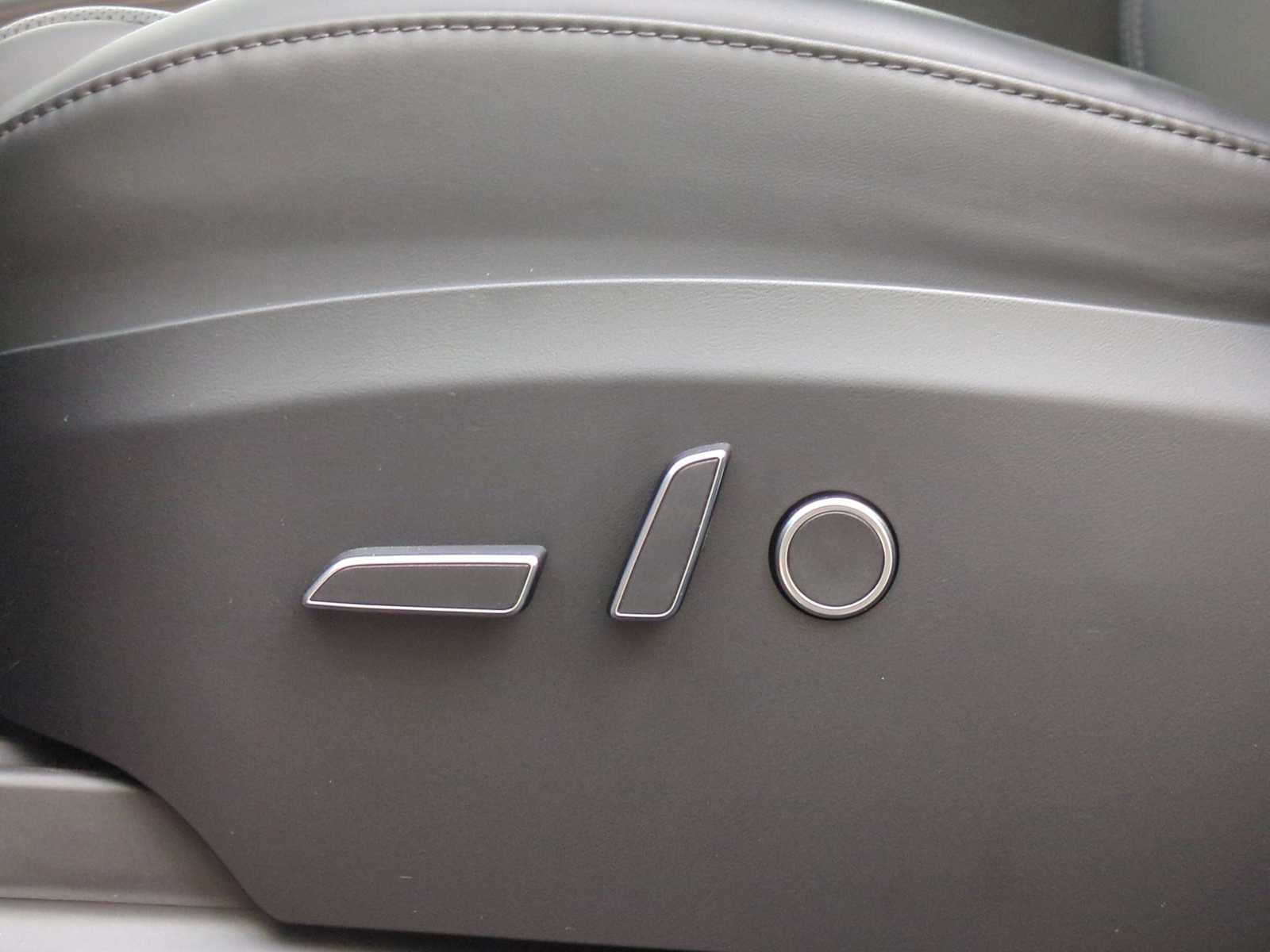 Used 2022 Tesla Model X image 17