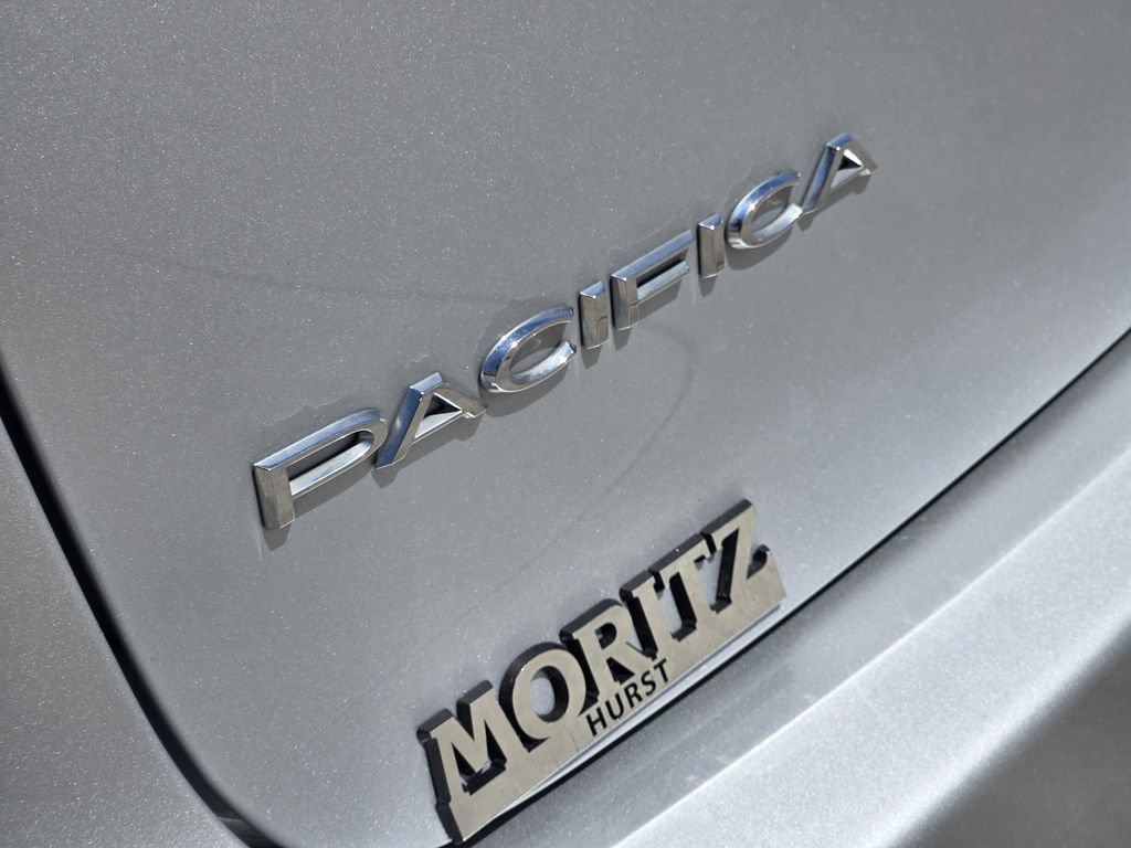 Used 2024 Chrysler Pacifica Touring-L FWD image 16