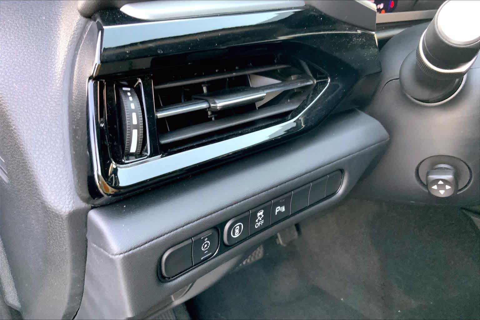 Used 2026 Acura MDX w/ Technology Package FWD image 32