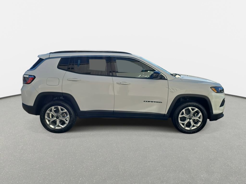 New 2026 Jeep Compass Latitude image 4