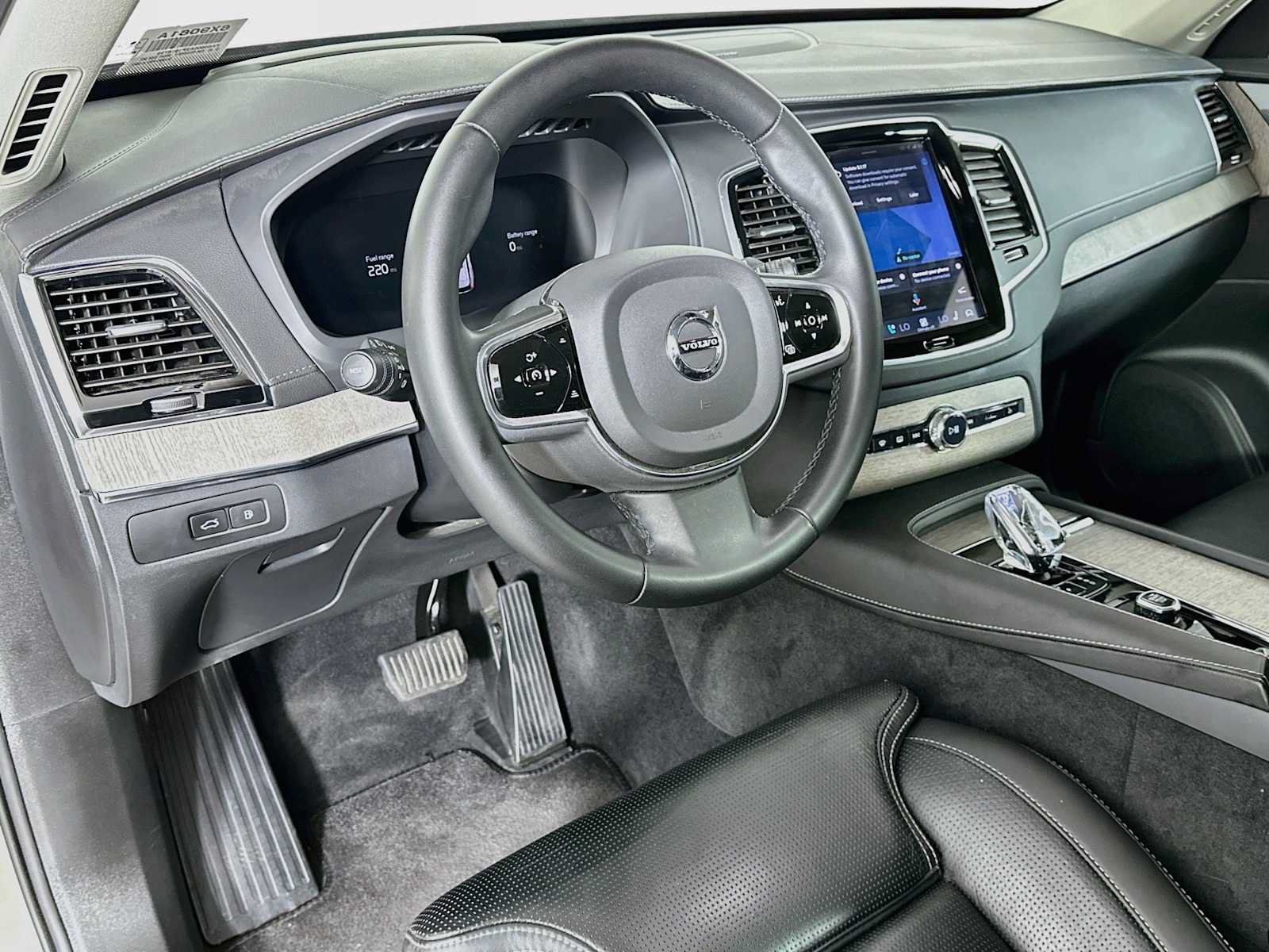 Used 2023 Volvo XC90 T8 Ultimate AWD/4WD image 9