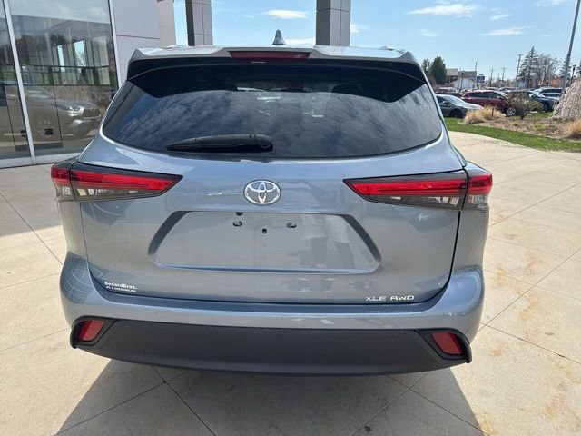 Used 2022 Toyota Highlander XLE AWD/4WD image 7