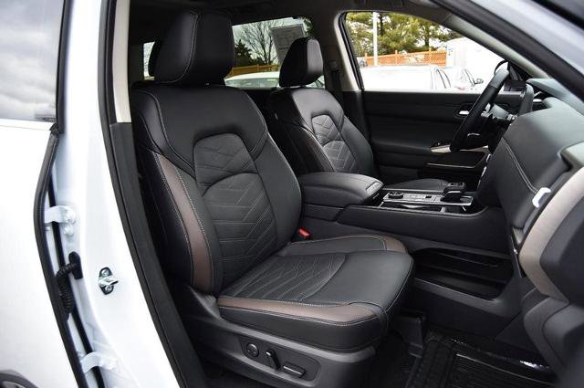 Certified 2025 Nissan Pathfinder Platinum image 25