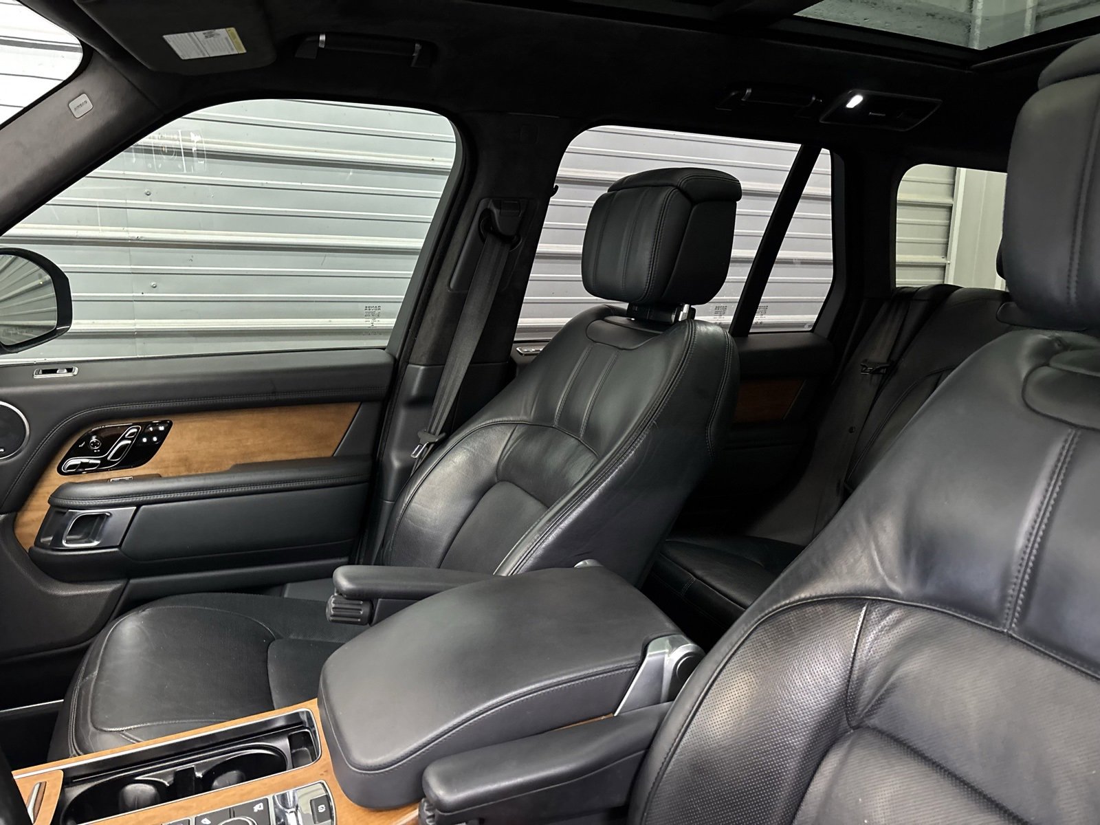 Used 2018 Land Rover Range Rover Autobiography image 24