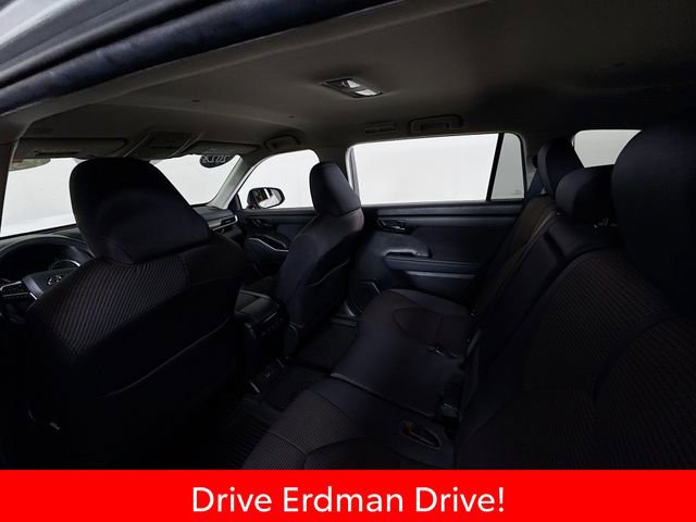 Used 2023 Toyota Highlander L image 10