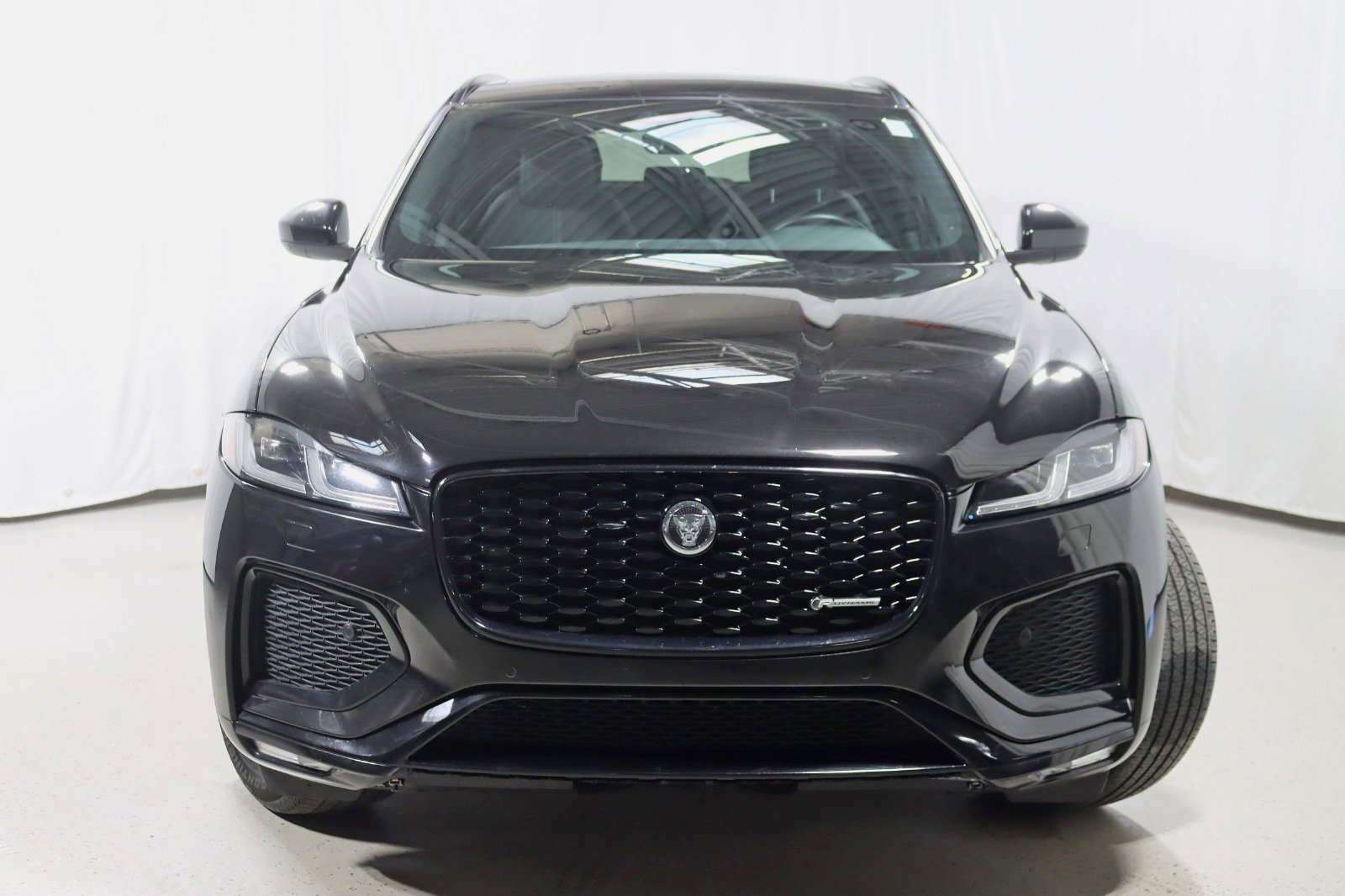 Used 2024 Jaguar F-PACE R-Dynamic S image 8