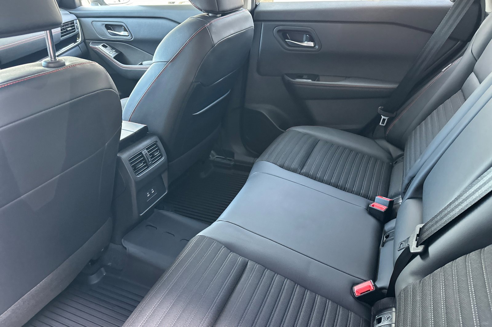 New 2026 Nissan Rogue SV AWD/4WD image 14