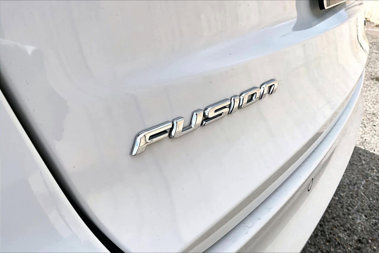 Used 2020 Ford Fusion SE image 10