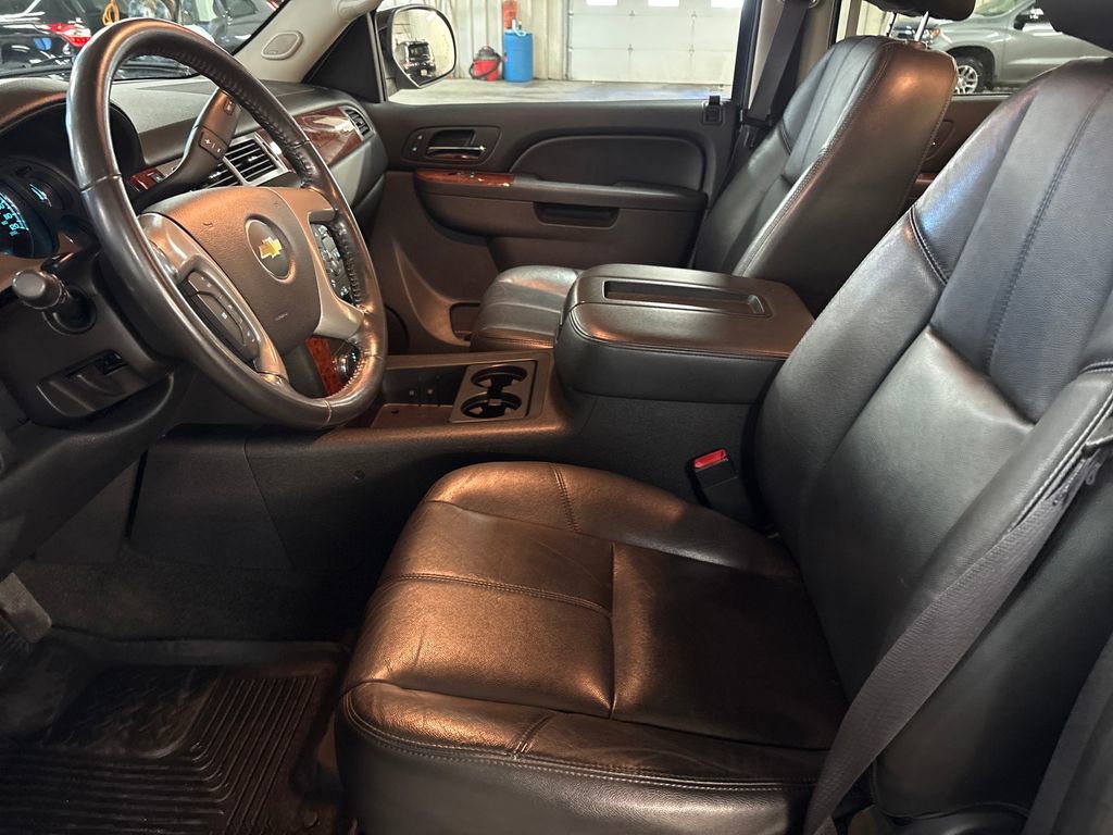 Used 2013 Chevrolet Avalanche LT w/ All-Star Edition AWD/4WD image 14