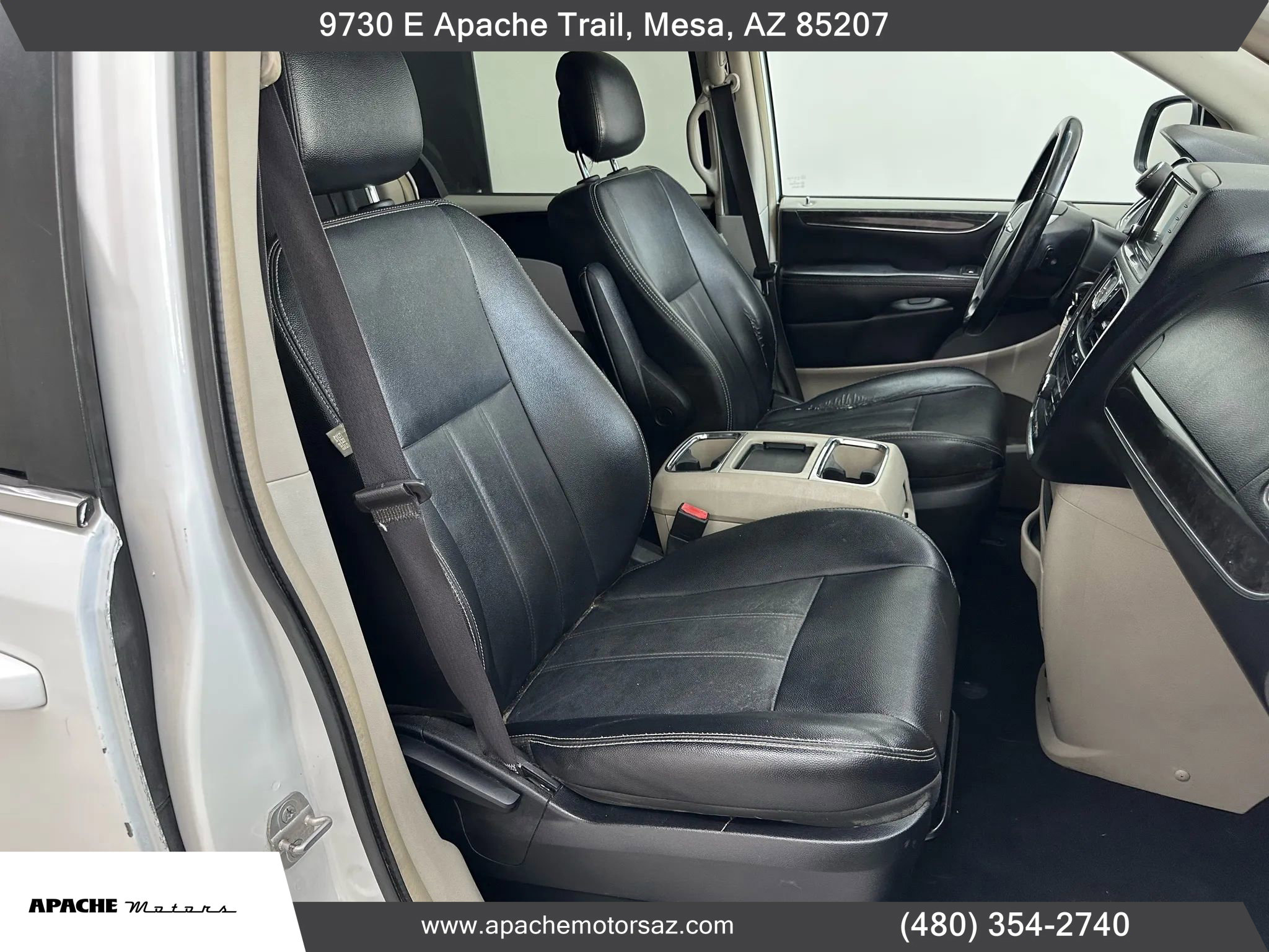 Used 2014 Chrysler Town & Country Touring image 41