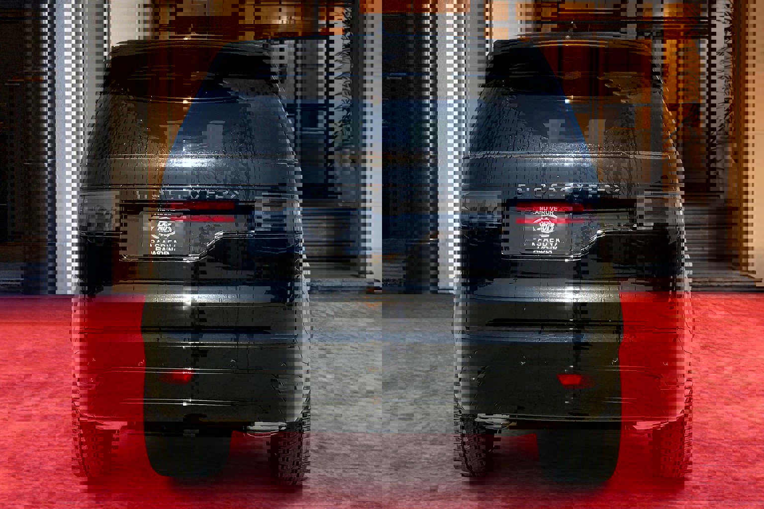 New 2025 Land Rover Discovery Dynamic SE image 4